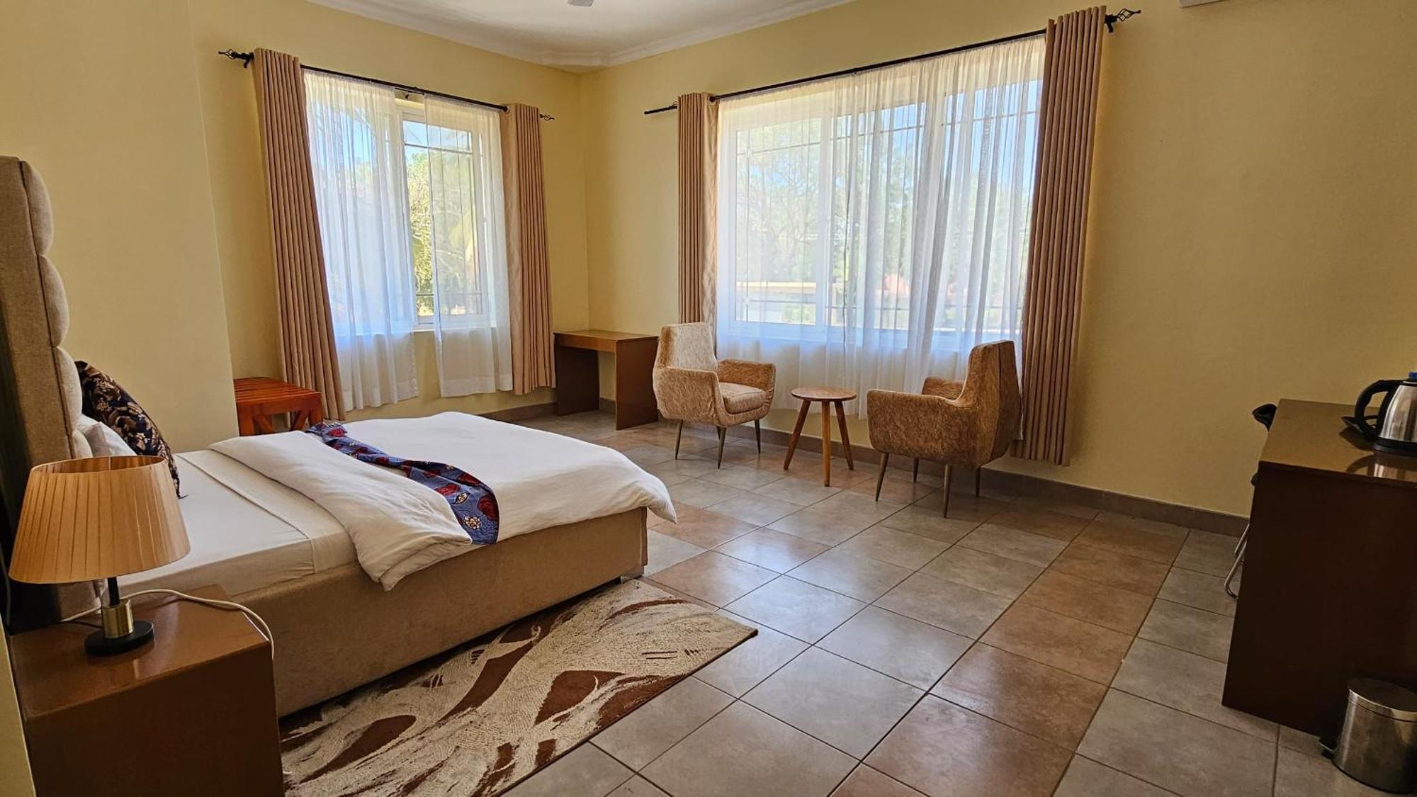 Genesis Retreat House Hotel Мтвара Екстериор снимка